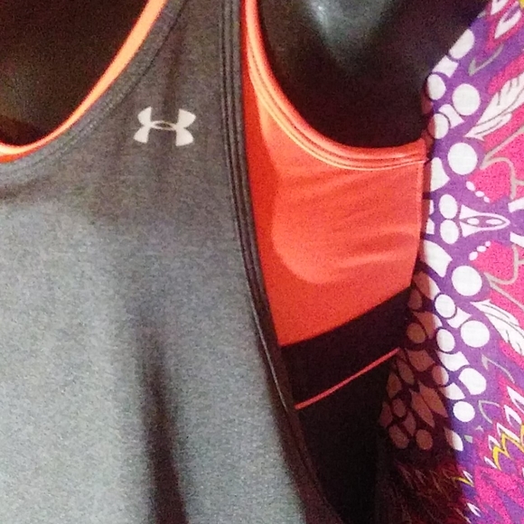 NWOT-UNDER ARMOUR TANK/BRA - Picture 3 of 5
